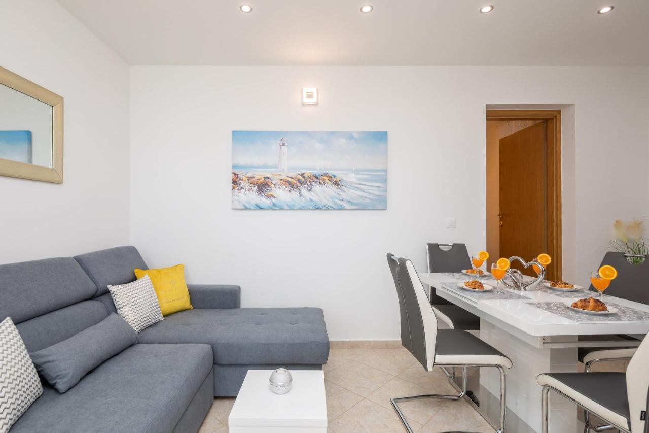 Fba Family Beach Apartments โอมิช ภายนอก รูปภาพ